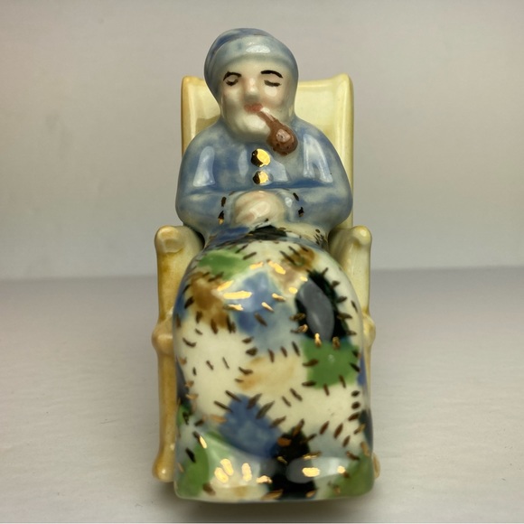 old couple sitting in rocking chairs figurines | Anniversary Gift - Picture 10 of 16